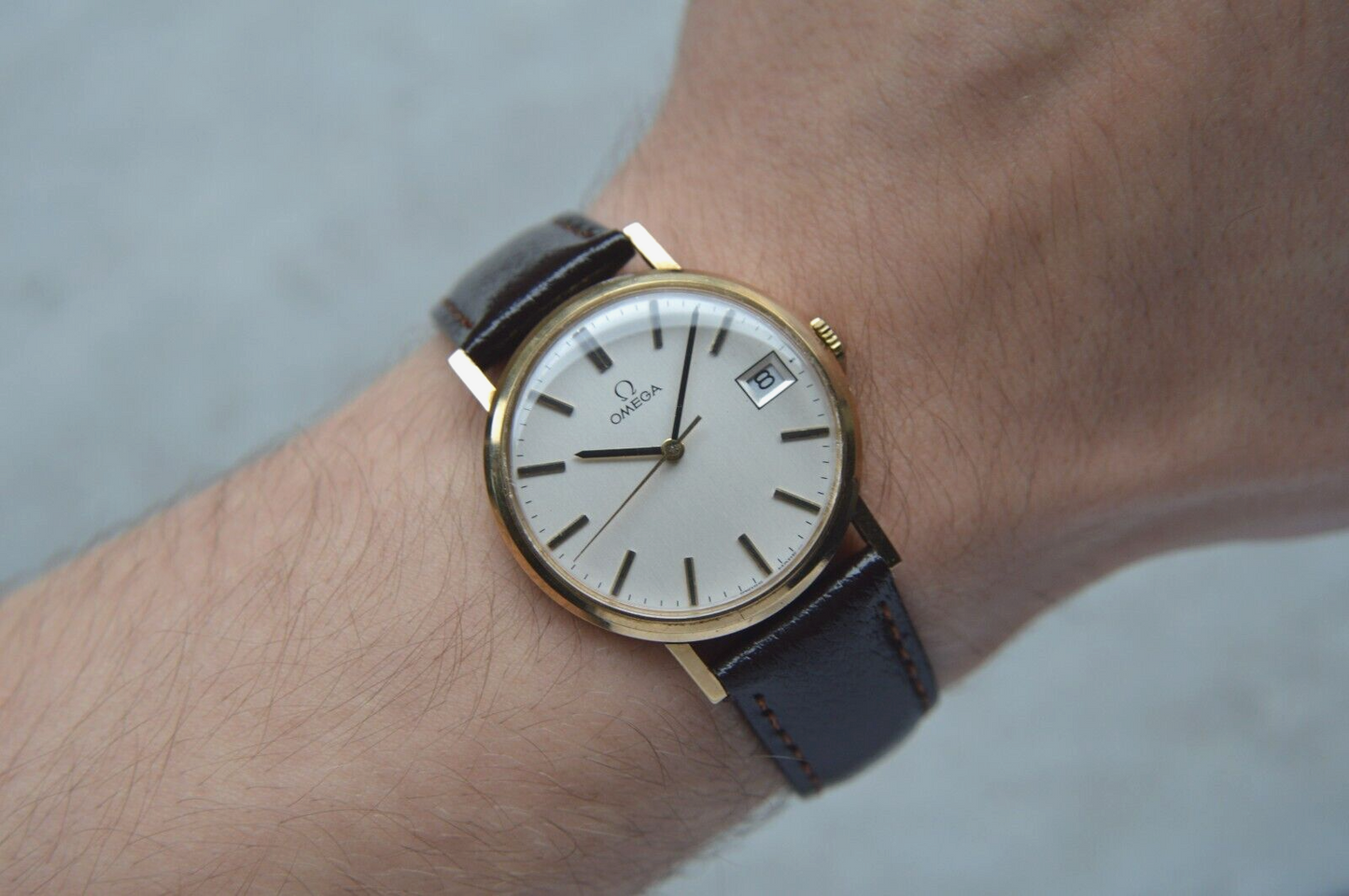 1975 Vintage Omega 9K Gold Date Rare Mechanical Dress Watch