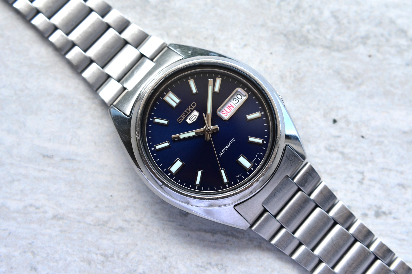 Seiko SNXS77 Automatic Steel Bracelet Day Date Watch Blue Dial 7S26