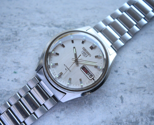 August 1981 Seiko 5 7009 8150 Automatic White Dial Men’s Bracelet Watch