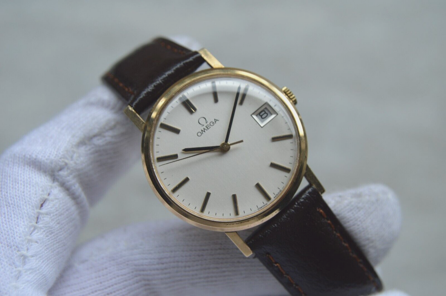 1975 Vintage Omega 9K Gold Date Rare Mechanical Dress Watch