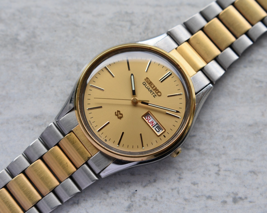 April 1988 Seiko Two Tone Bracelet Men's 5Y22 White Dial Quartz Watch