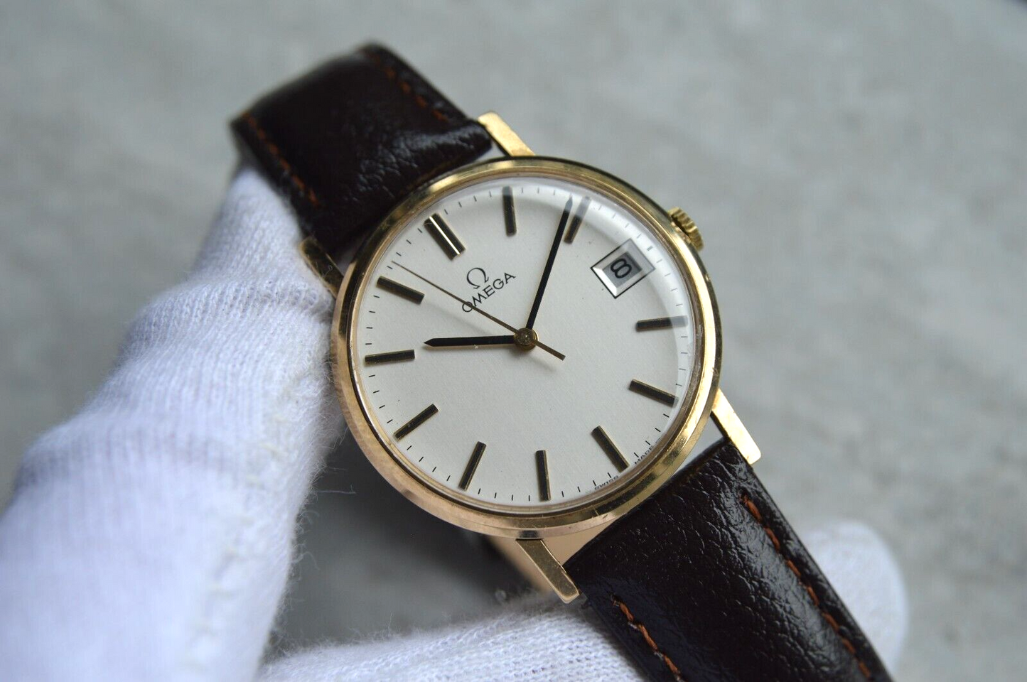 1975 Vintage Omega 9K Gold Date Rare Mechanical Dress Watch